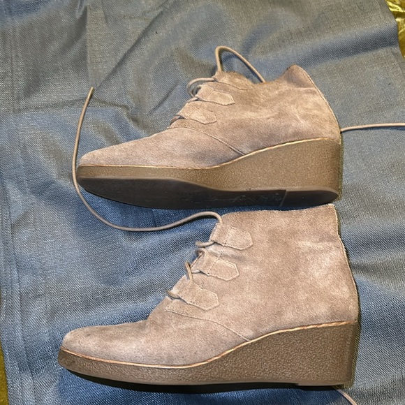 Lucky Brand suede booties - Picture 3 of 8